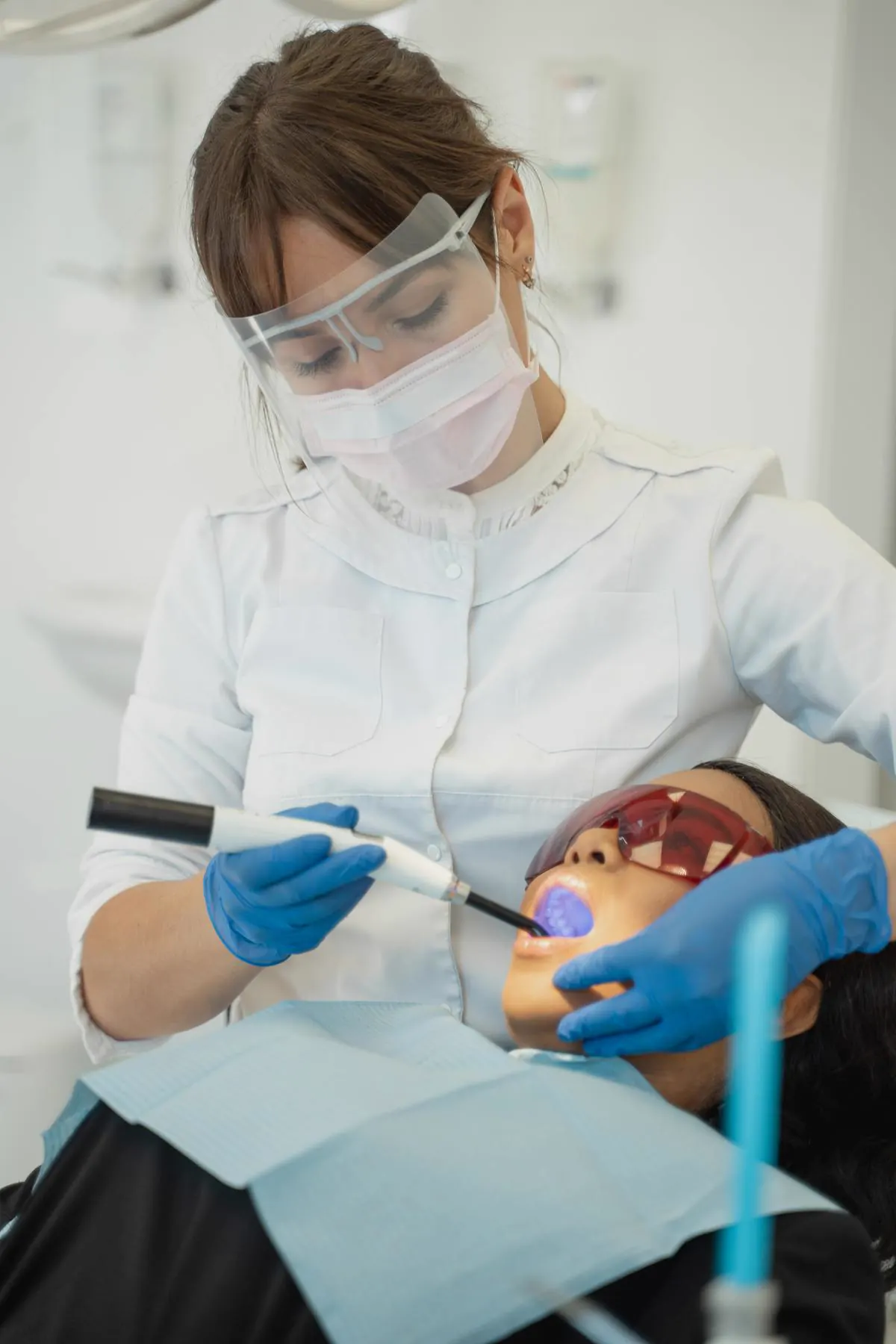 Natural-looking modern dentures